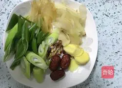 Illustration of how to make Fish Maw and Yuzhu Pork Ribs Soup 5