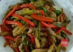 Illustration of how to stir-fry three shredded silkworms 6