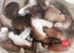 Illustration of how to make black whole wheat noodles and vegetarian stuffed buns 4