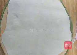 Illustration of making homemade vegetable juice flower rolls 6