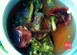 Illustration of how to make red mushroom stewed chicken 12