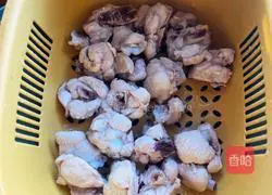 Illustration of how to make large plate of braised chicken rolls 4