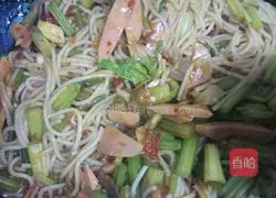 Illustration of how to make fried rice noodles 4