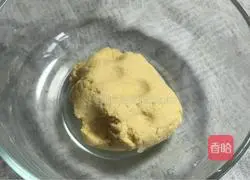 Illustration of how to make shredded pork corn noodle soup 3