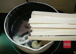 Illustration of how to make clear soup noodles 7