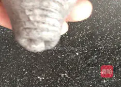 Illustration of how Zhu Bajie carries his wife on his back 7