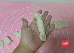 Illustration of how to make braised bean rolls 12