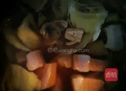 Wild Bamboo Shoots and Ham (Yunnan) Chicken Stew Illustration 3