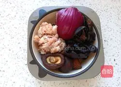 Illustration of how to make mushroom and fungus meat sauce noodles (baby version) 1