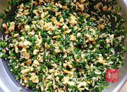 Illustration of how to make leek, egg and shrimp dumplings 5