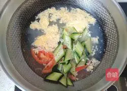 Tomato, cucumber and egg soup (oil-free version) recipe illustration 6