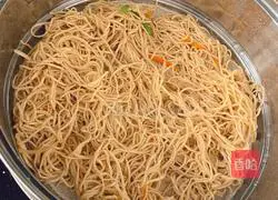 Soybean sprouts, steamed green beans and long beans in brine Illustration of making noodles 11