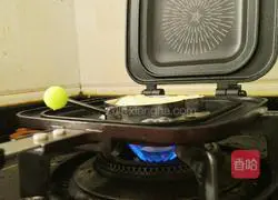 Illustration of how to make orange milk pancakes (little bear head shape) 13