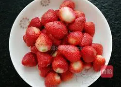 Illustration of how to make canned strawberries 2