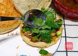 Illustration of how to make Roujiamo 9