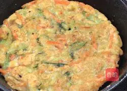 Illustration of how to make carrot and cucumber chicken cake 6