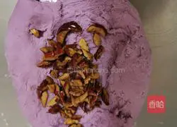 Illustration of how to make purple potato and red date steamed buns 5