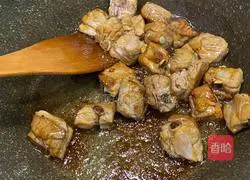 Illustration of how to make braised pork ribs with thick oil red sauce 5