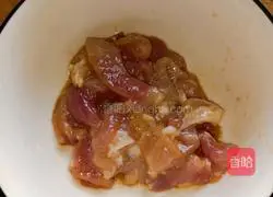 Illustration of how to make meat noodle soup 1