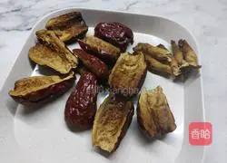 Illustration of how to make brown sugar and jujube hair cake 2