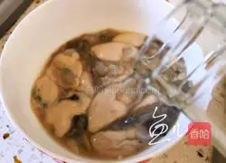 Illustration of how to make oyster tofu soup 2