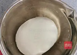 Illustration of how to make leek and egg pot stickers 2