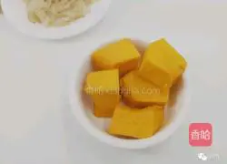 Illustration of how to use corn lily sweet soup to dispel dampness and replenish qi 4