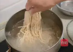 Illustration of how to make cold noodles in summer 5