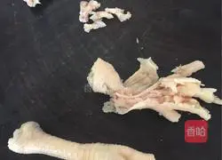Red oil Illustration of how to make chicken feet 6