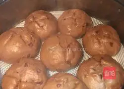 Illustration of how to make brown sugar blossom steamed buns 17