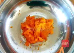 Cornmeal Hair Cake Illustration of how to do it 2