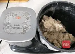 Illustration of how to make pork and radish dumplings 9