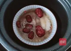 Illustration of how to make summer dampness-replenishing soup 8