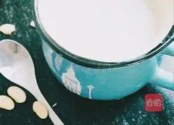 Illustration of how to make banana milkshake 5