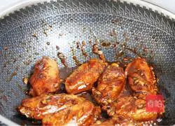 Garlic Illustration of how to make honey sauce chicken wings 10