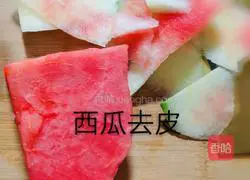 Illustration of how to make cold and delicious watermelon juice 2
