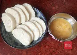 Illustration of how to make golden steamed bun slices 2