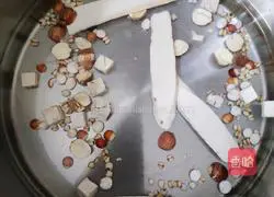 Illustration of how to use Smilax Huaishan barley soup to strengthen the spleen and remove dampness 4