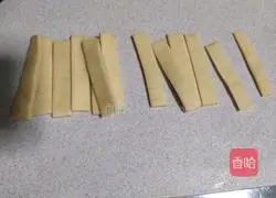 Illustration of how to make crispy fried dough sticks 4