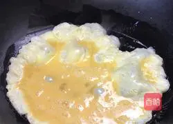 Illustration of how to make radish and egg noodle soup 4