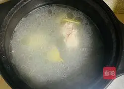 Illustration of how to make cuttlefish and winter bamboo shoots soup 5