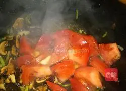 Illustration of making mushroom, tomato and egg noodles 6