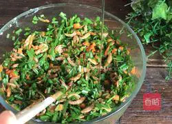 Illustration of how to make leek and egg crystal dumplings 8