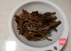 Illustration of how to make chicken soup with tea tree mushrooms and Agaricus blazei blazei 2