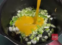 Illustration of how to make beef in sour soup 4