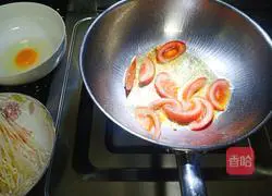 Illustration of how to make low-fat egg and enoki mushroom soup 3