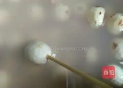 Illustration of how to make Tremella and Lotus Seed Soup 7