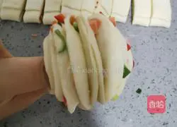 Illustration of how to make red pepper and ham sausage rolls 19