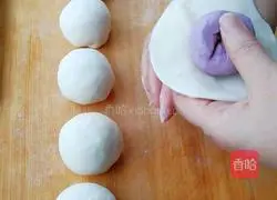 Illustration of how to make purple potato blossom steamed buns 9