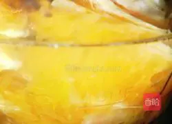 Illustration of how to make orange honey juice 4